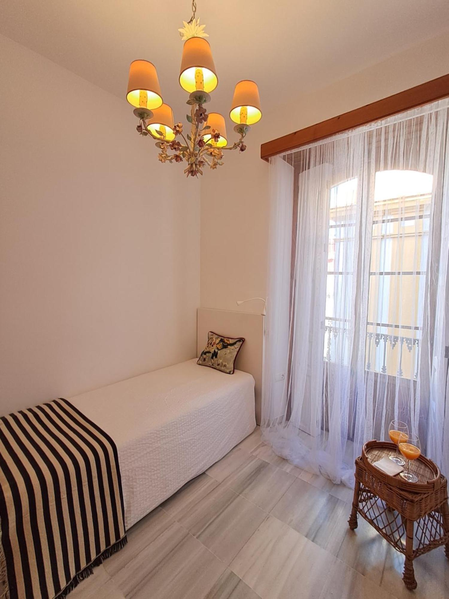 Apartamentos Almirante Hoyos Севилья Экстерьер фото