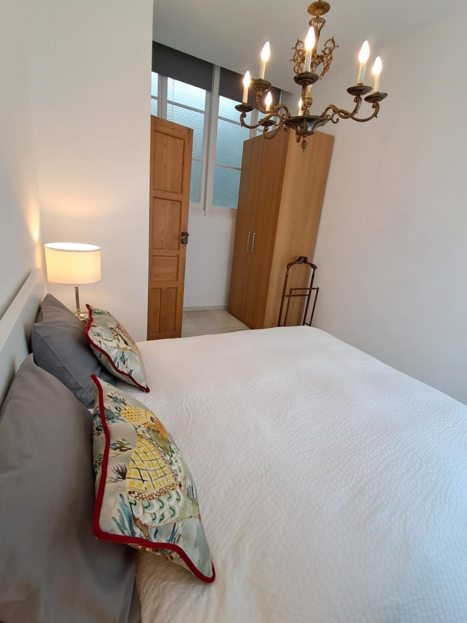 Apartamentos Almirante Hoyos Севилья Экстерьер фото