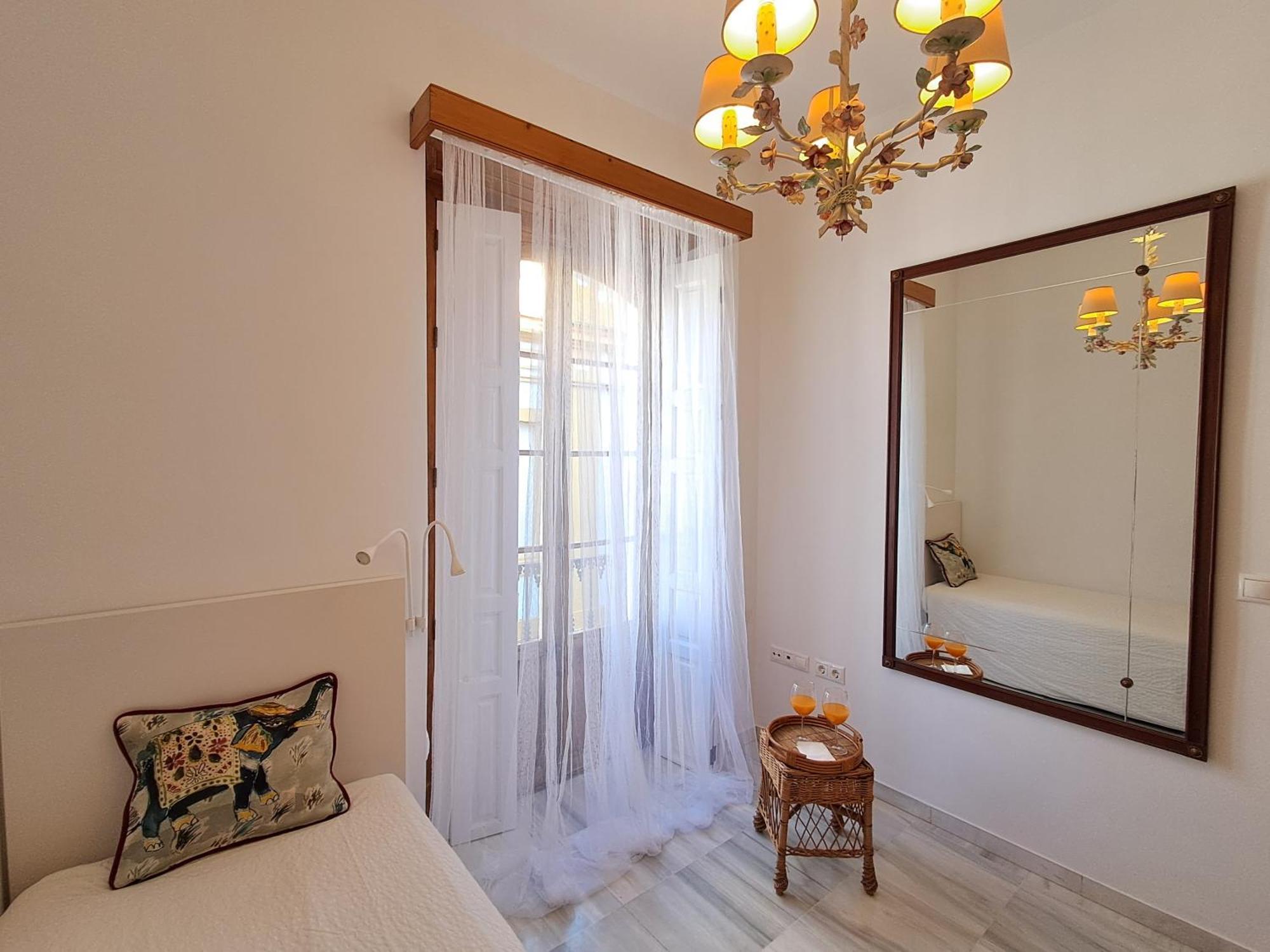 Apartamentos Almirante Hoyos Севилья Экстерьер фото