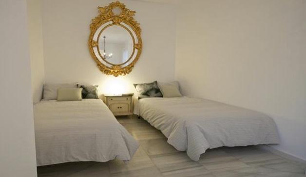 Apartamentos Almirante Hoyos Севилья Экстерьер фото